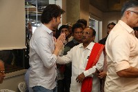 Celebs Pay Last Respects to Superstar Krishna